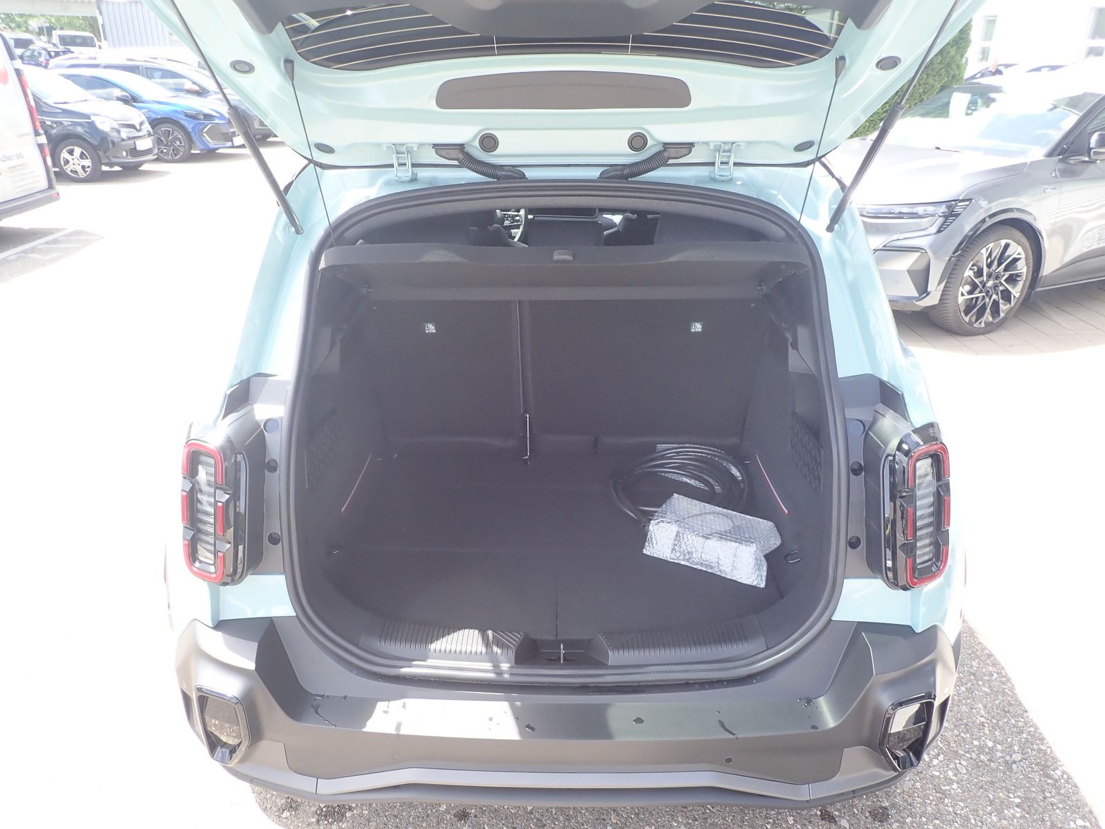 Fahrzeugabbildung Renault R 4 E-Tech elektrisch Techno "plein sud" 150 Com