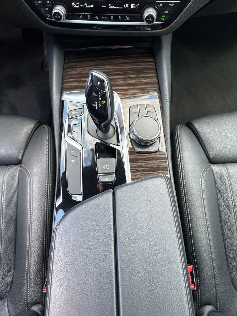 Fahrzeugabbildung BMW 520d xDrive Touring NAV+LED+SHZ+HEAD-UP+ACC+H&K
