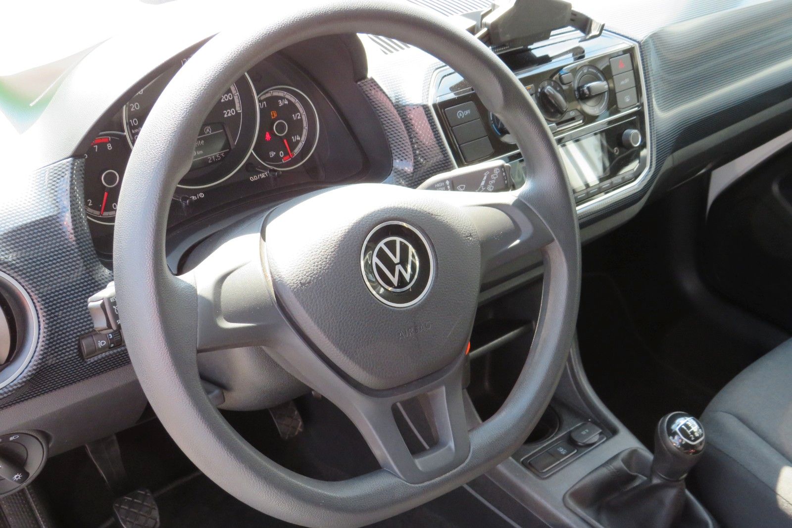 Fahrzeugabbildung Volkswagen up! 4 TÜREN KLIMA TELVOR DAB KAMERA PDC GRA 1.H
