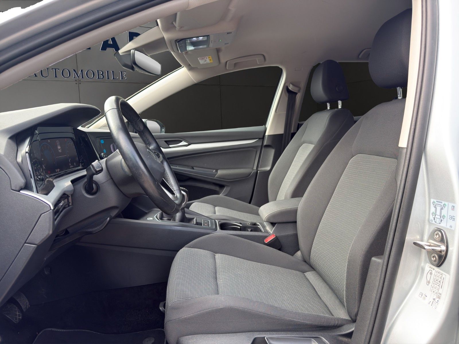 Fahrzeugabbildung Volkswagen Golf VIII Lim.*Bhz.Lenk*Virt.Cockpit*Carplay*LED