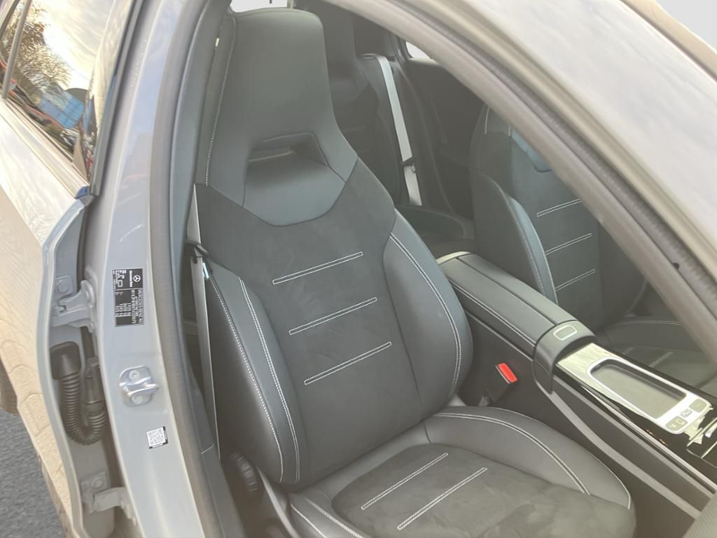 Fahrzeugabbildung Mercedes-Benz A 200 Kompaktlimousine AMG Line*Night Paket*Pano