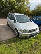 Opel Zafira - Opel Zafira aus 2003 mit Diesel-Antrieb