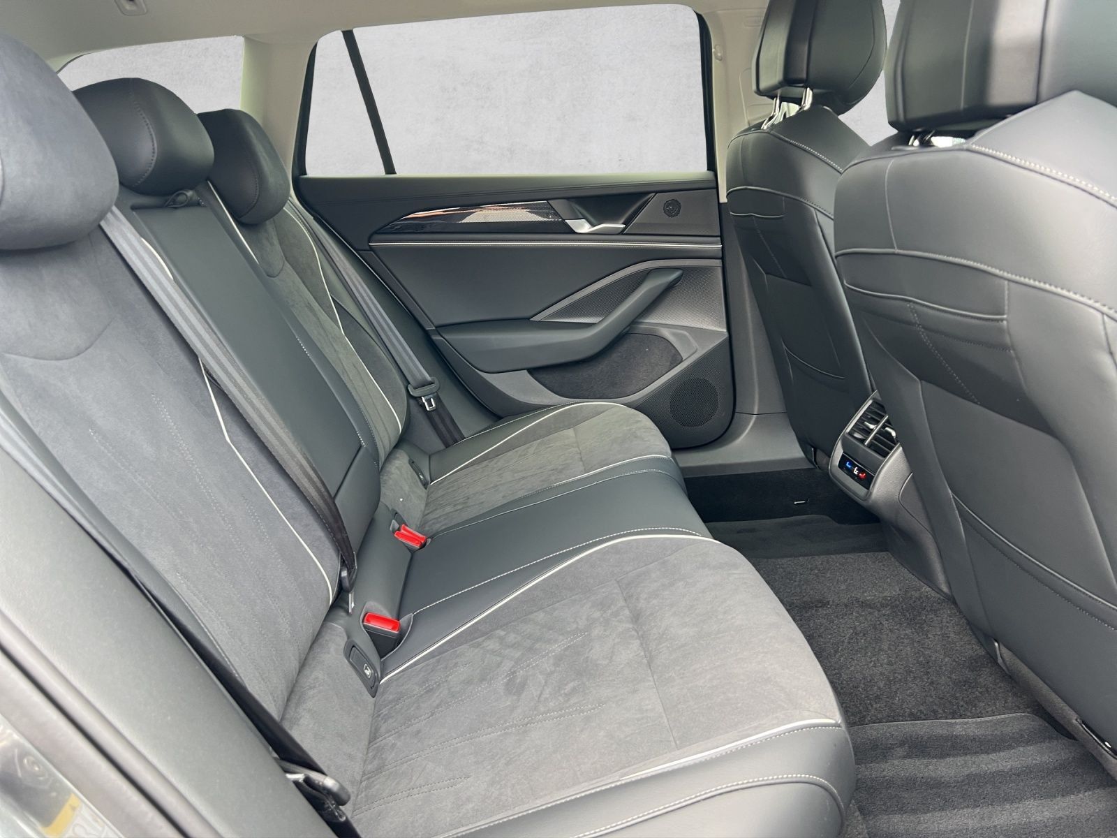 Passat Variant Business 1.5 TSI eHybrid DSG AHK