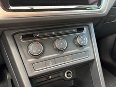 Fahrzeugabbildung Volkswagen Touran 1.5 TSI 7-Sitzer Einparkh. Tempomat 17"