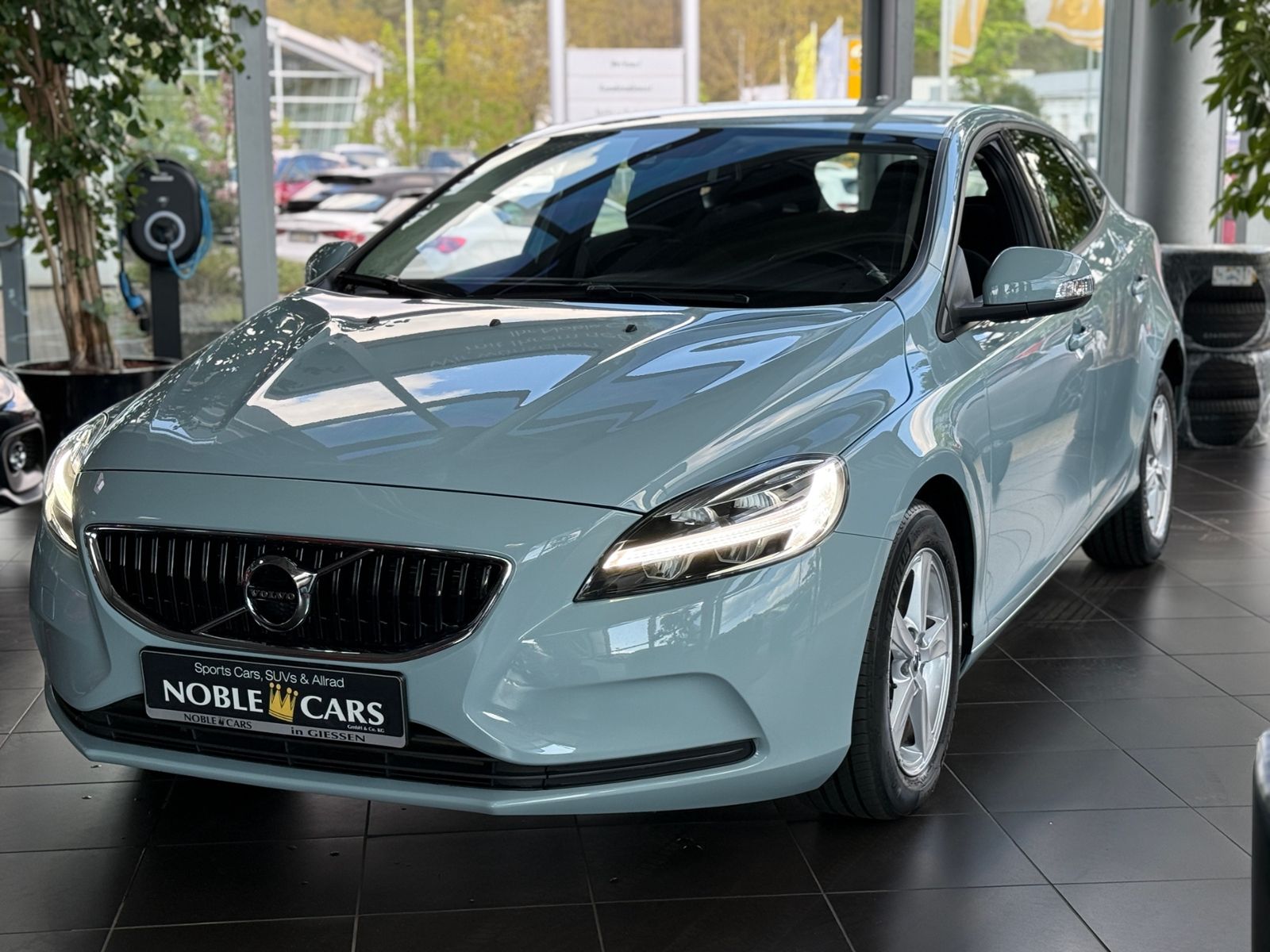 Fahrzeugabbildung Volvo V40 Kinetic SENSUS CONNECT LED SHZ PDC ALU