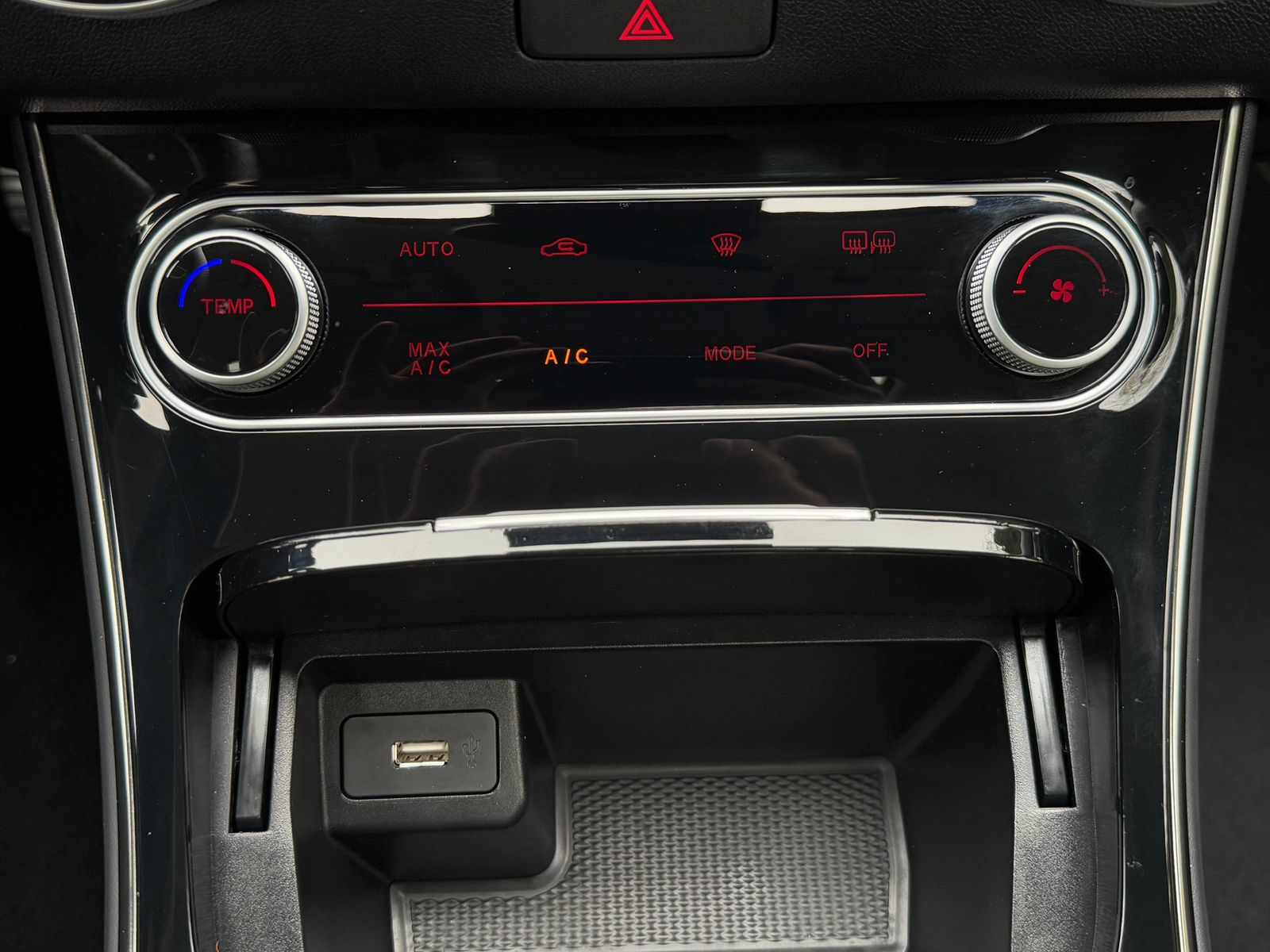 Fahrzeugabbildung DFSK Forthing 5 EVO LED+KAM+SHZ+PANO+LEDER+CARPL+AMBI