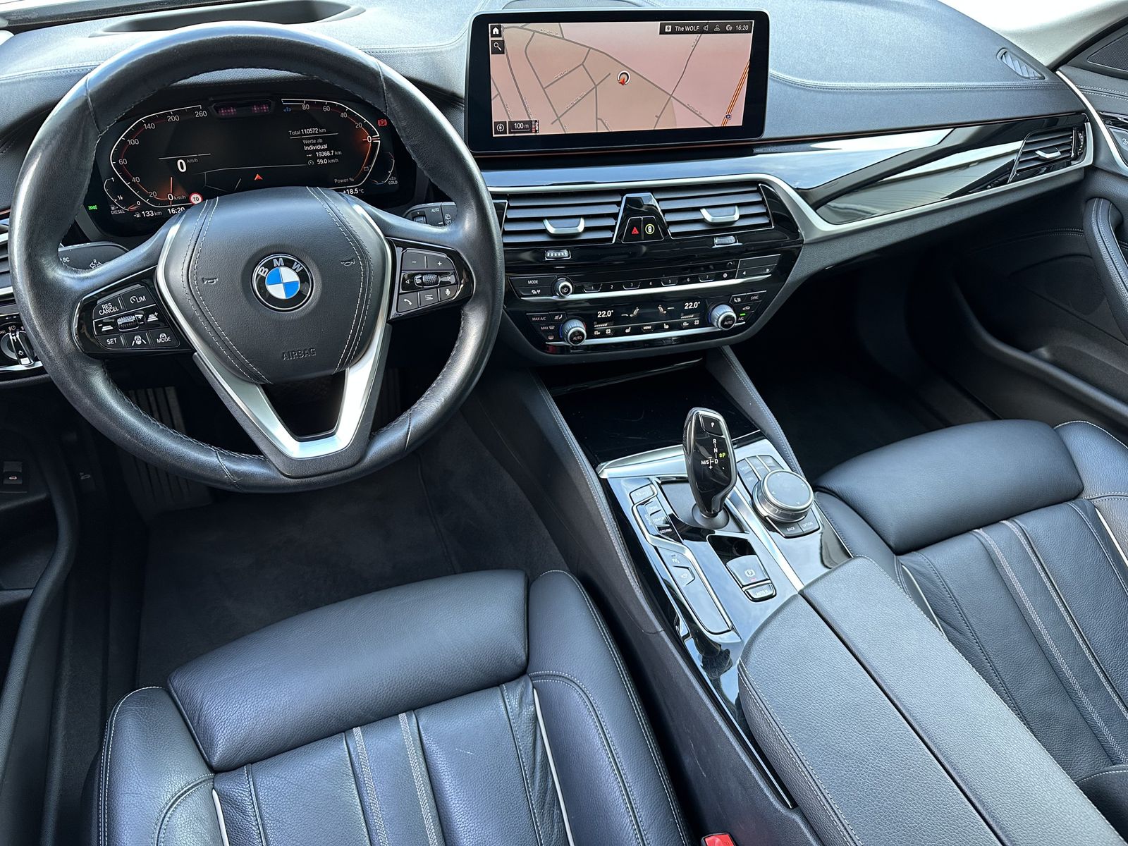 Fahrzeugabbildung BMW 520d Touring Luxury-Line NAV+LASER+PANO+HUD+360°