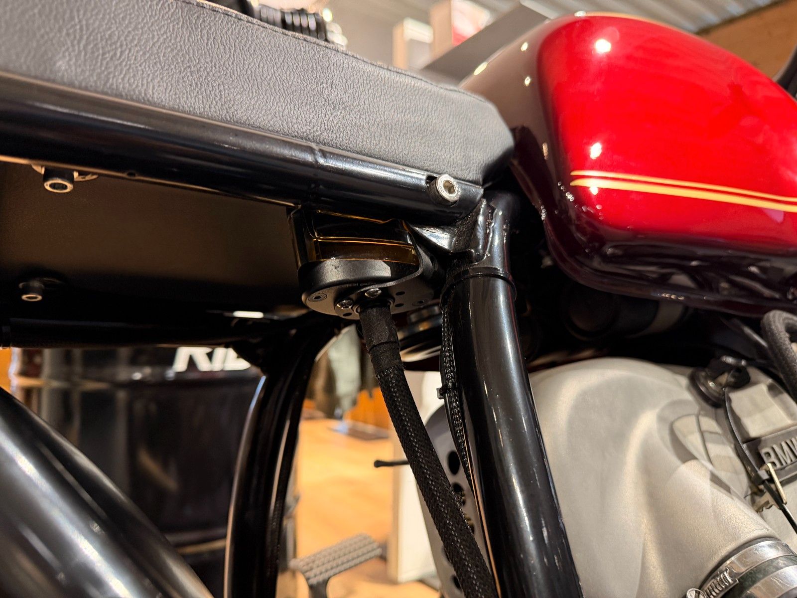 Fahrzeugabbildung BMW R 100 vollständig revidiert!