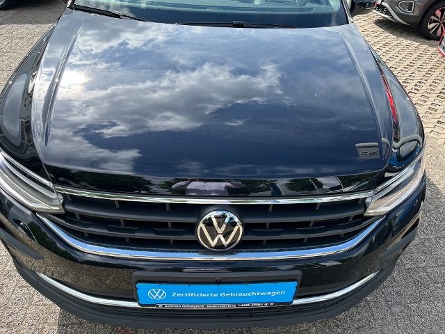 Fahrzeugabbildung Volkswagen Tiguan 1.5 TSI DSG ACTIVE NAVI EASYOPEN GJR