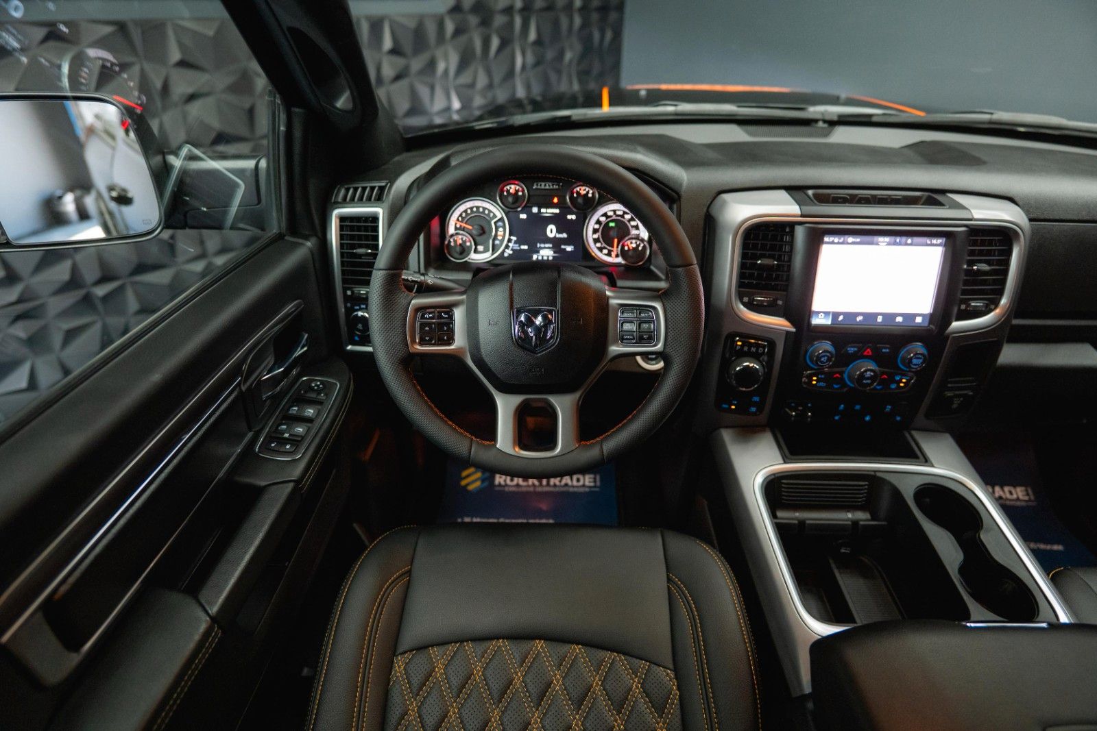 Fahrzeugabbildung Dodge RAM 5.7 V8 HEMI 4x4 OFFROAD Night HarleyDavidson