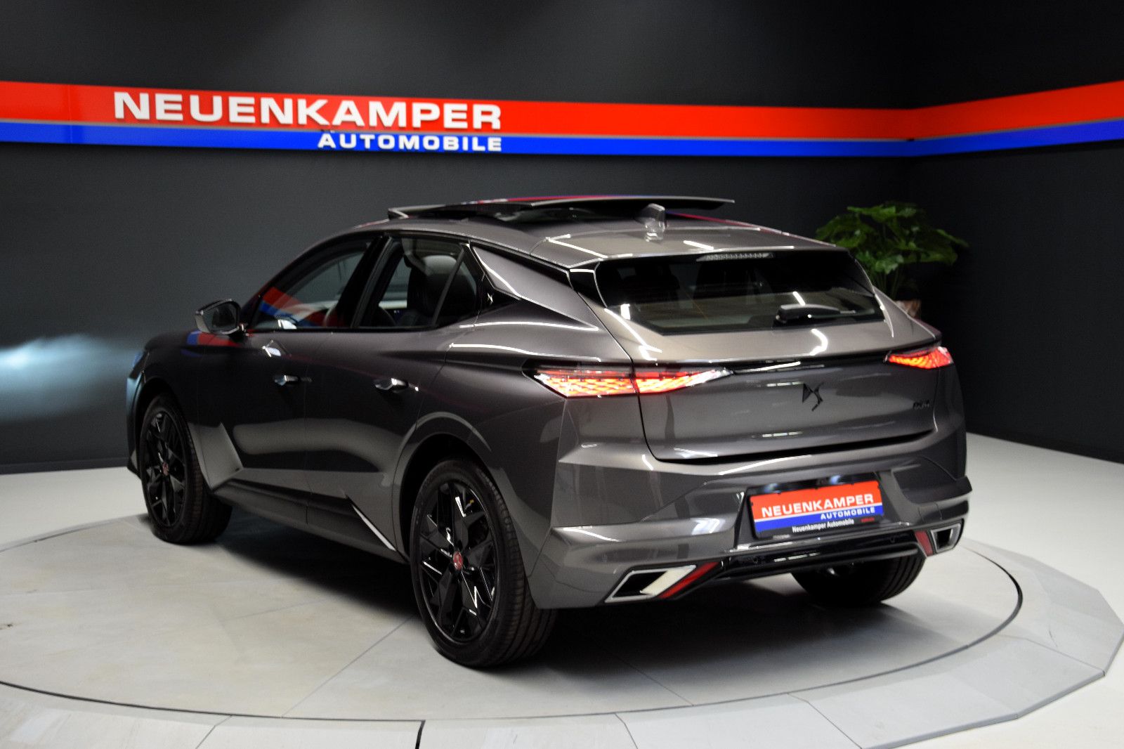 Fahrzeugabbildung DS Automobiles DS4 Performance Line Pano Sitzheizung