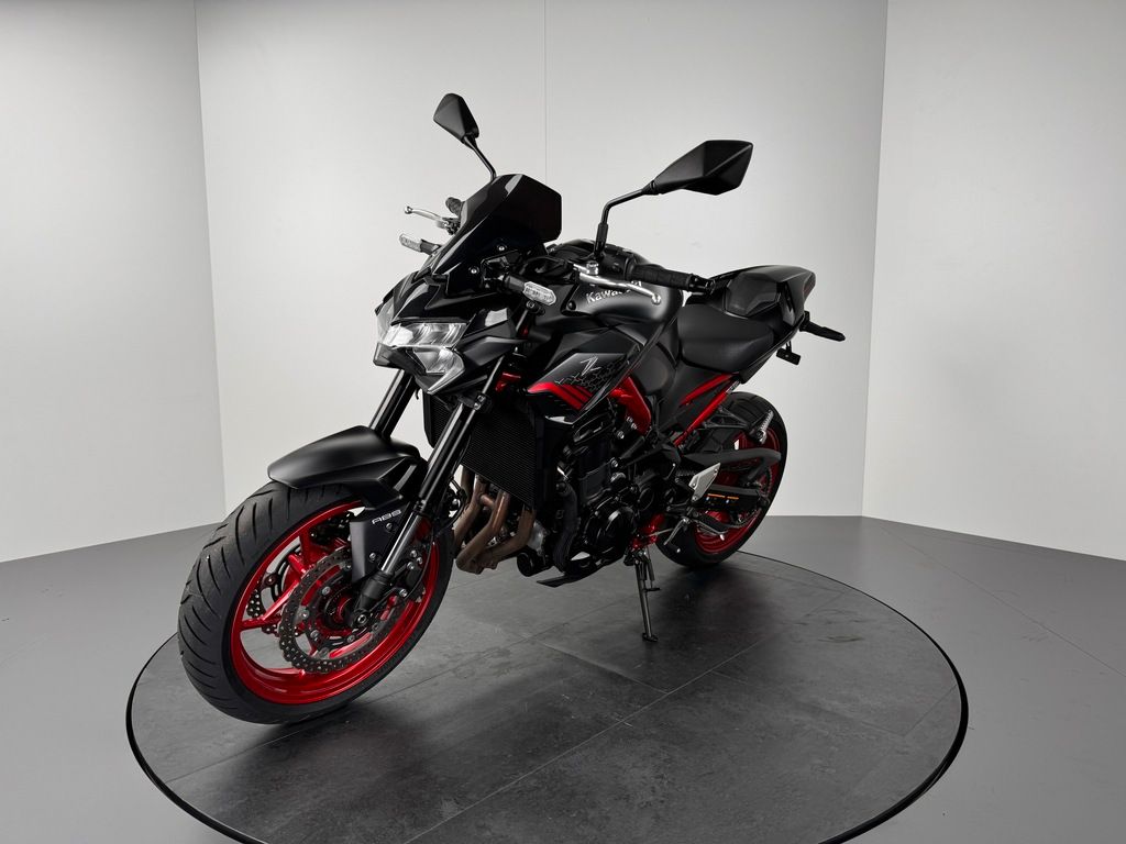 Fahrzeugabbildung Kawasaki Z900 *AKRA *KURZES HECK *NEUWERTIG