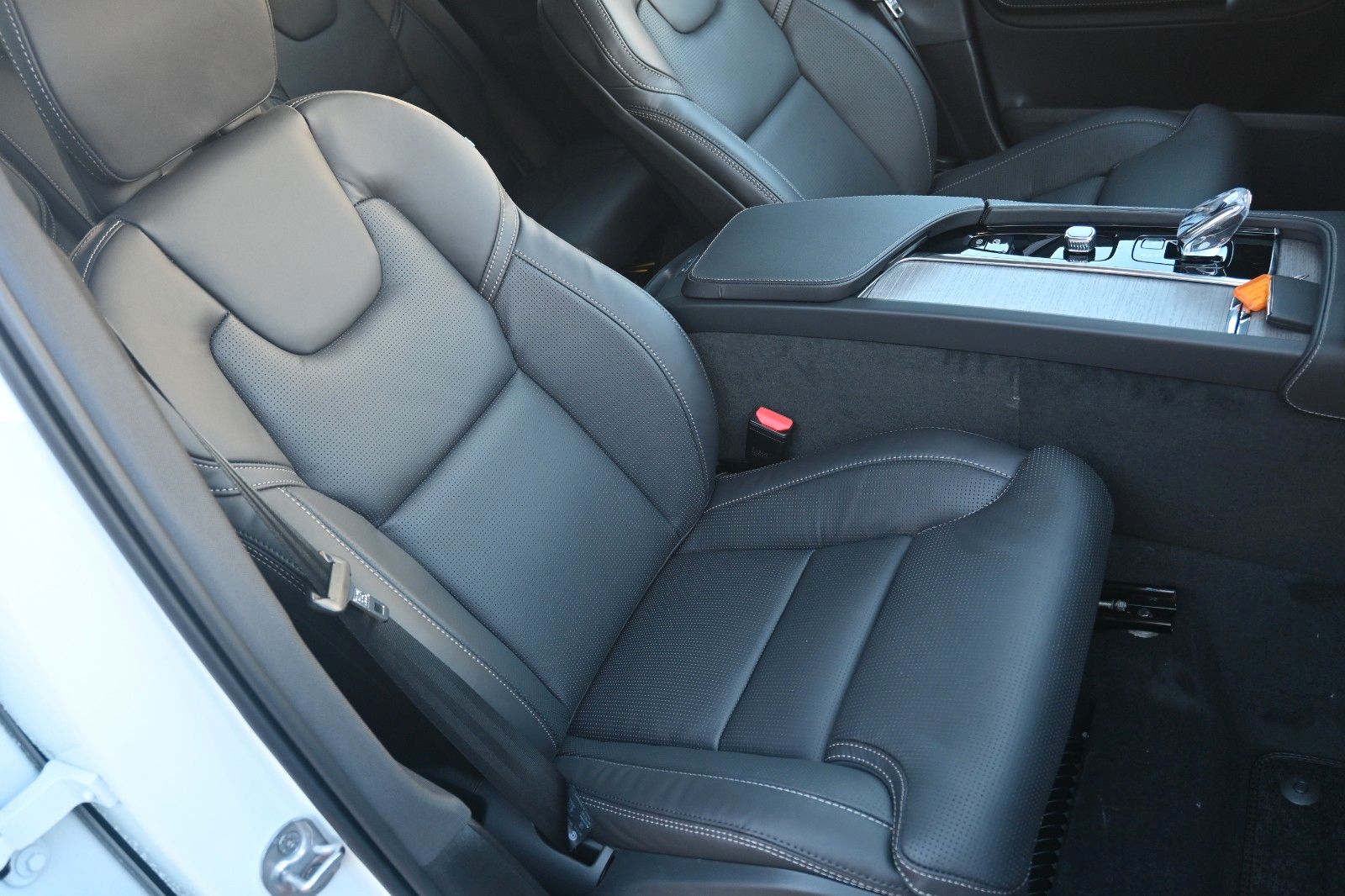 Fahrzeugabbildung Volvo XC90 B5D AWD Ultimate Bright*PANO*STHZ*LUFT*AHK