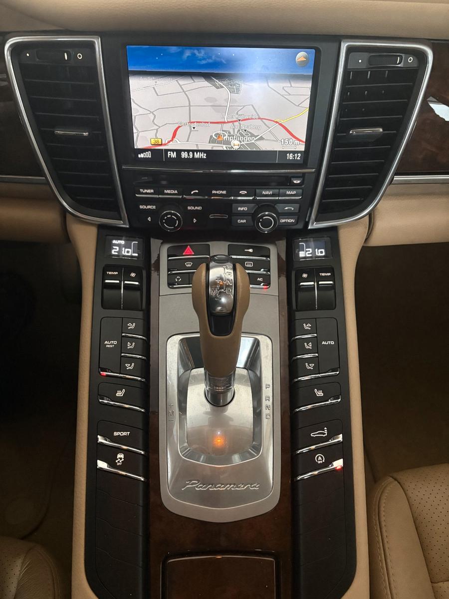 Porsche Panamera 4 
