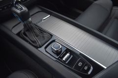 Fahrzeugabbildung Volvo XC60 D4 Autom. R-Design*STHZG*H/K*RFK*ACC