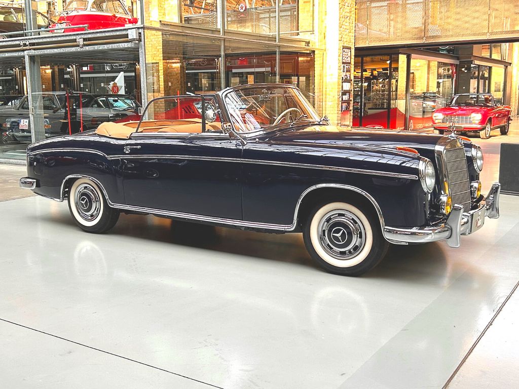 Mercedes-Benz 220