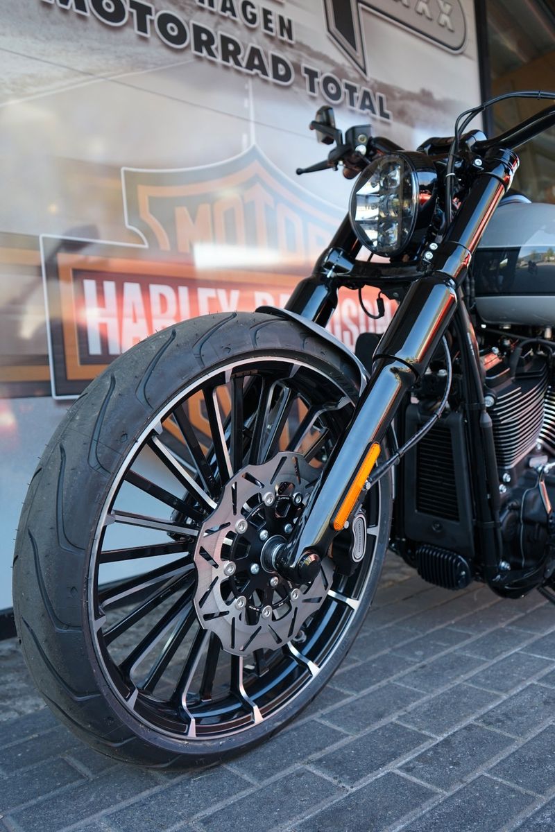Fahrzeugabbildung Harley-Davidson Softail Breakout 117cui MY 2024 CUSTOMBIKE