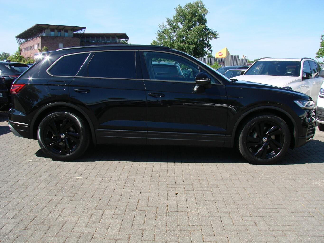 Volkswagen Touareg 3.0TDi Black Style 4M ACC LED AHK Luftfe