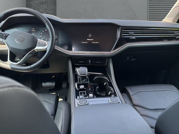 Volkswagen Touareg - 11