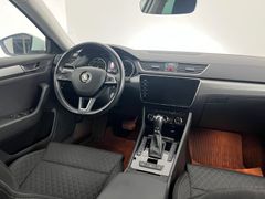 SKODA Superb Combi 2.0 / AHK / CARPLAY / LED / MEMORY SKODA Superb Combi 2.0 / AHK / CARPLAY / LED / MEMORY