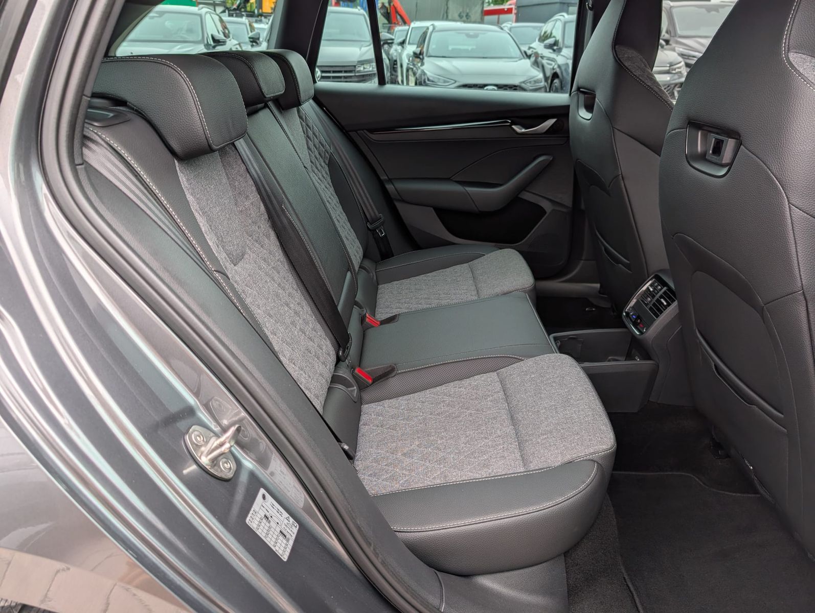 Fahrzeugabbildung SKODA Octavia 2.0 TDI Sportline DSG MATRIX*WINTER*5J.G