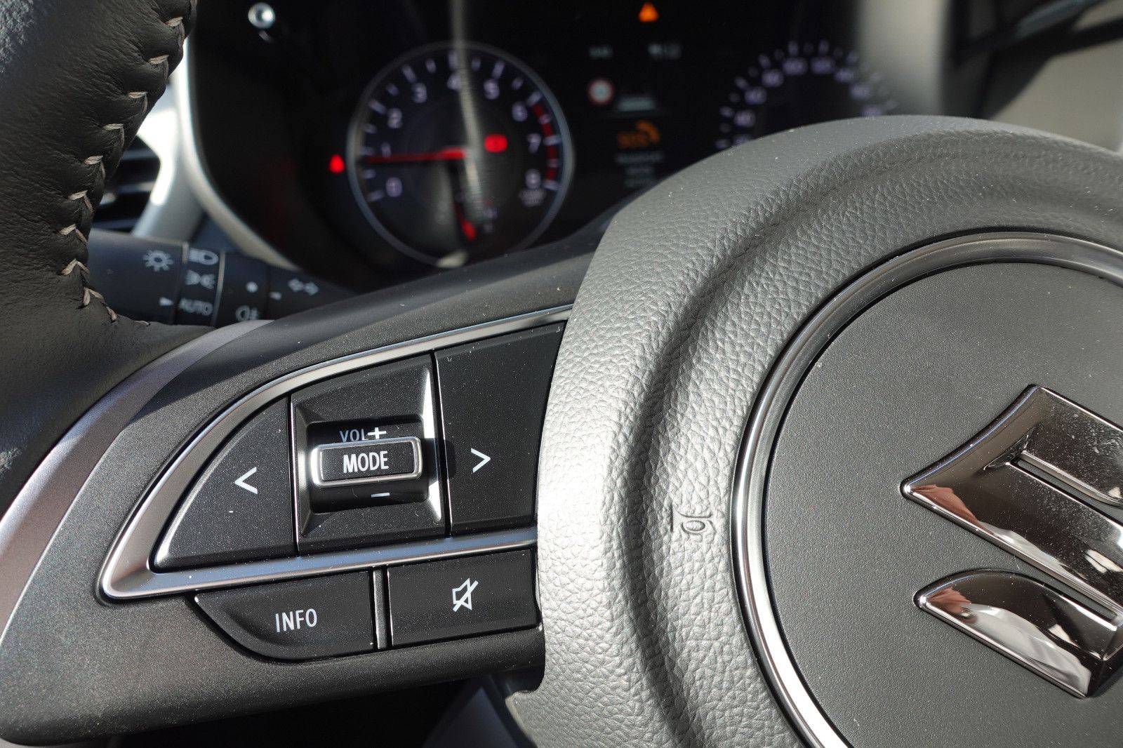 Fahrzeugabbildung Suzuki Swift Comfort+ 1.2 MildHybrid,Navi,Kamera,Sitzhz