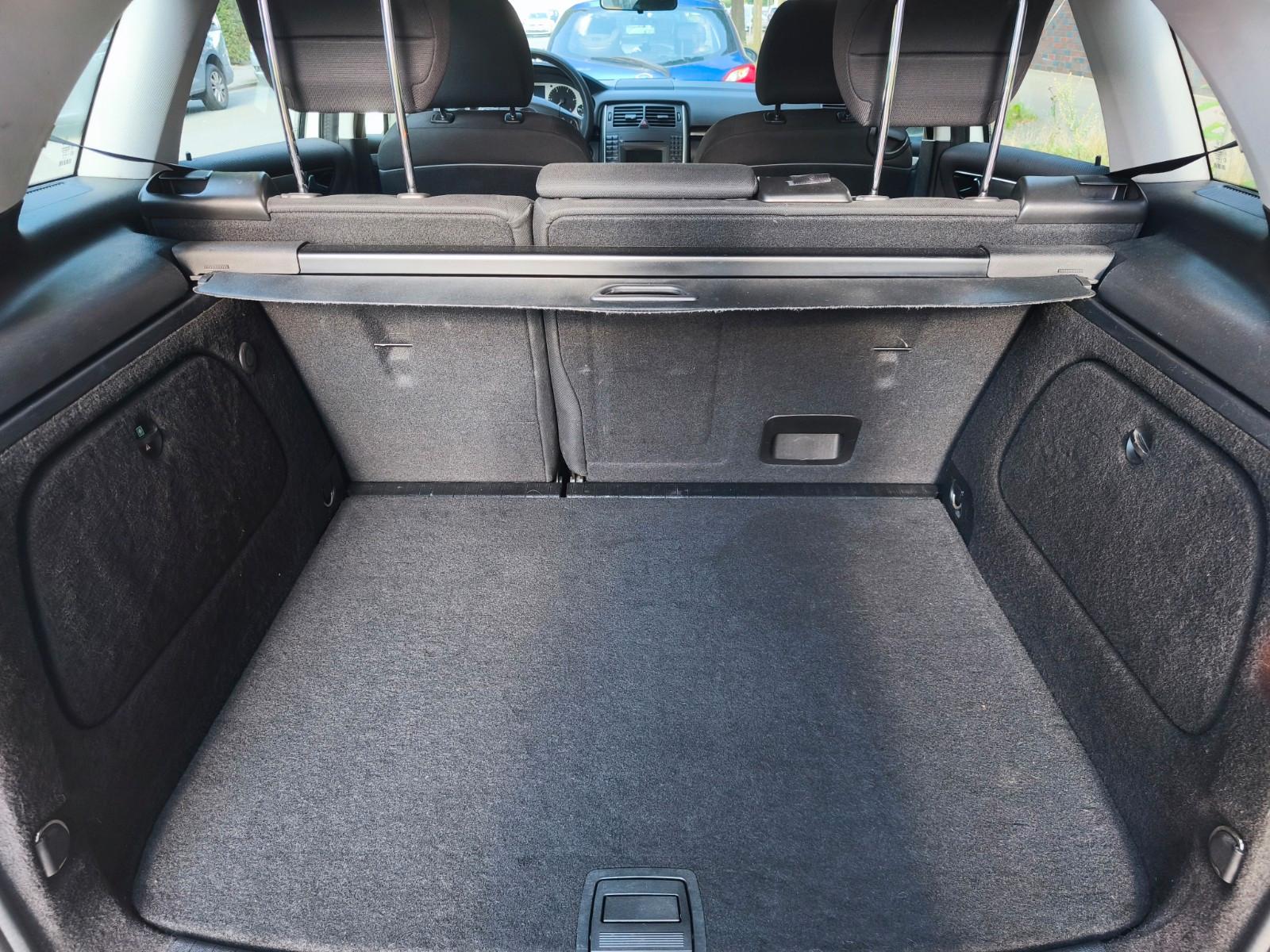 Mercedes-Benz B180 2011 — photo 12