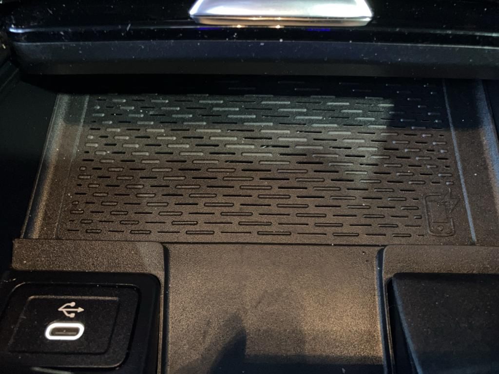 Fahrzeugabbildung Mercedes-Benz GLA 200 AMG*NIGHT*PANO*AHK*KEYL*BURM*360°KAMERA