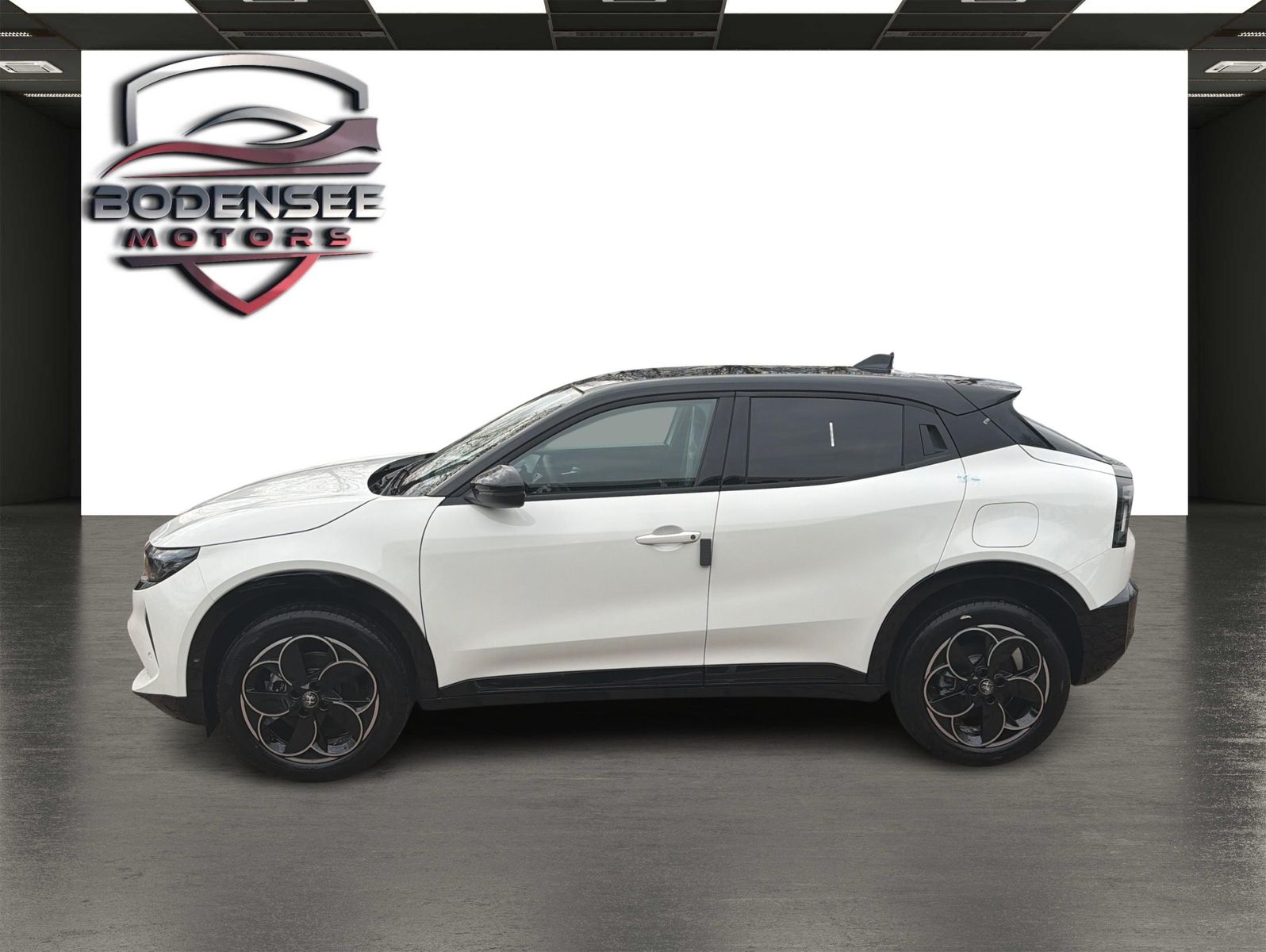 Fahrzeugabbildung Alfa Romeo Junior Ibrida 1.2 VGT 48V-Hybrid 107 kW Q4