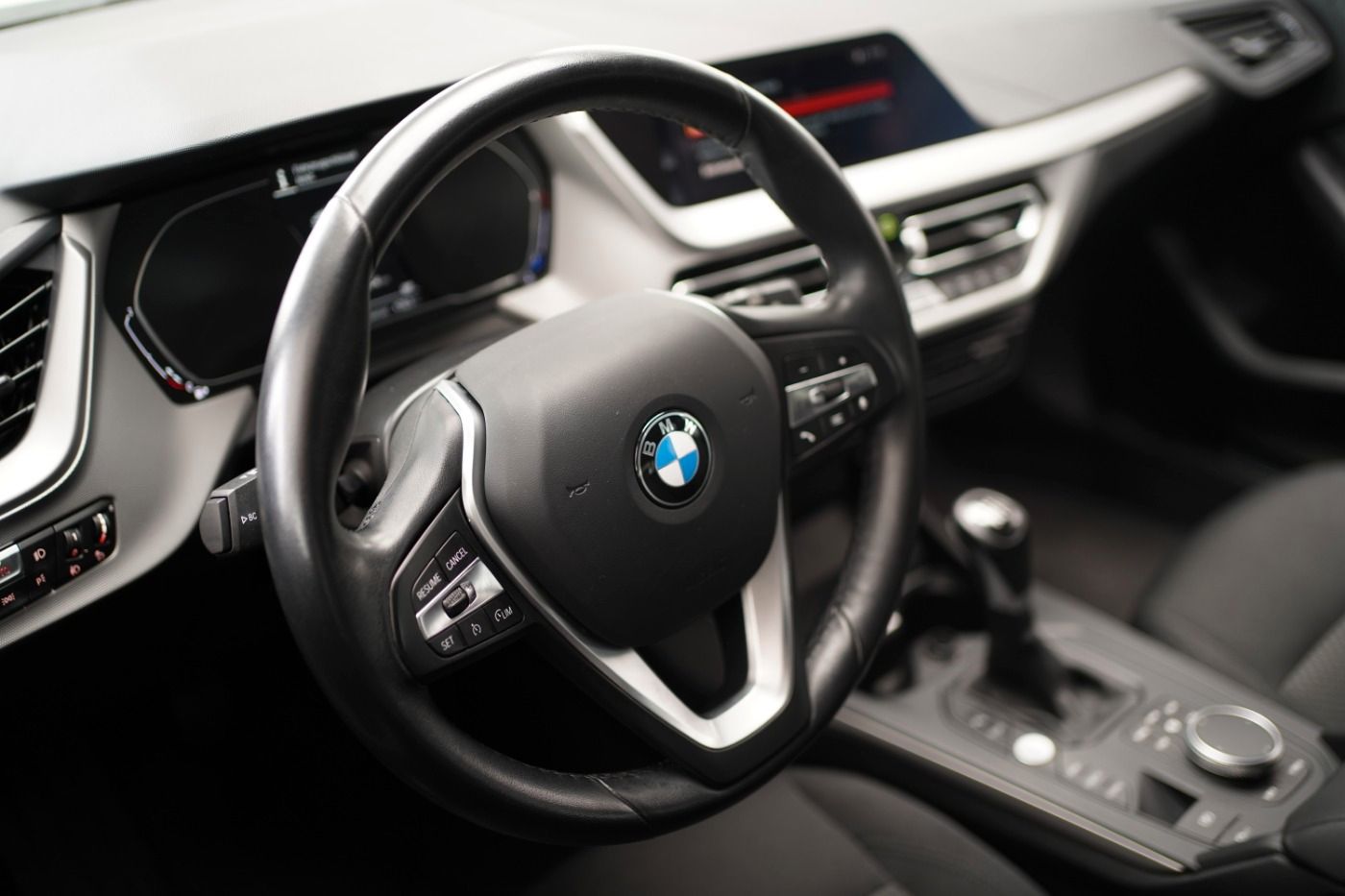 Fahrzeugabbildung BMW 118i Advantage +LED+Rückfahrkamera+KlimaA+Navi+