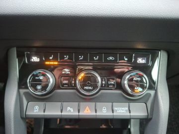 Skoda Karoq Ambition 1.0 TSI °LED°Navi°SHZ°PDC°Keyless