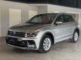 Volkswagen Tiguan 2.0 TSI 4Motion R-Line LED/360/Pano/HUD - Autos mit Automatikschaltung