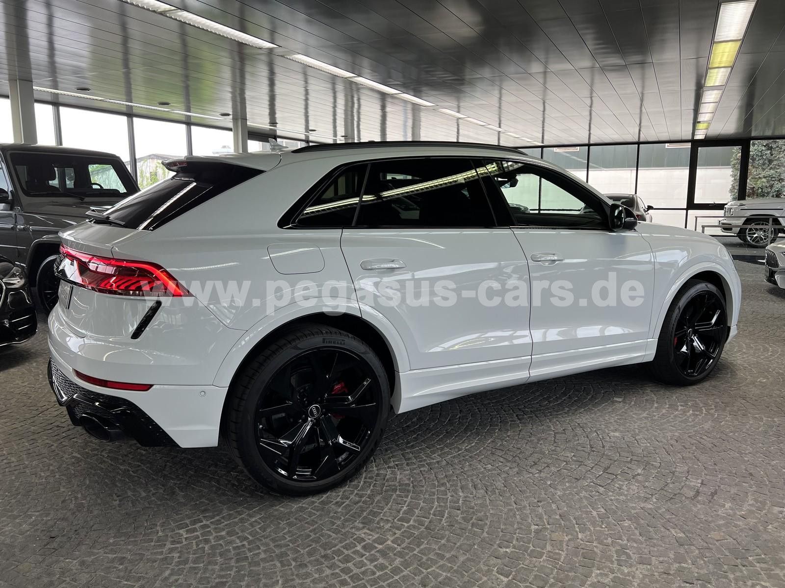 AUDI RSQ8 - 6