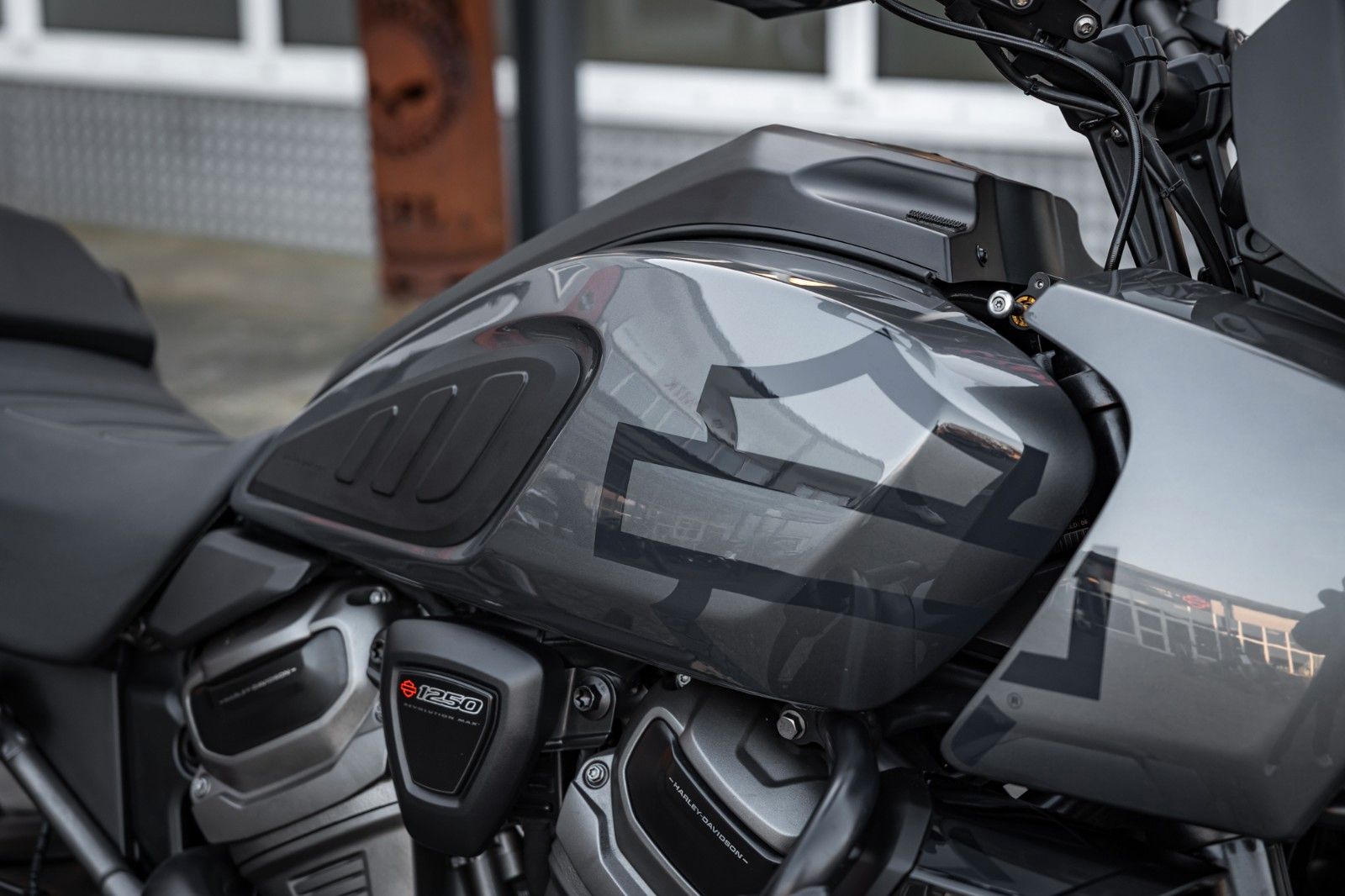 Fahrzeugabbildung Harley-Davidson RA1250S Pan America Special - JEKILL & HYDE -