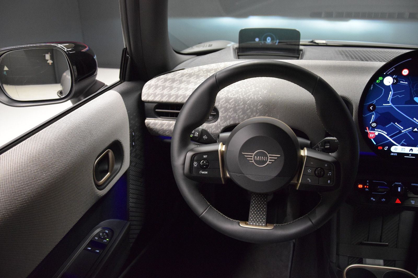 Fahrzeugabbildung MINI Cooper C 3-trg. Favoured Trim HUD Leder