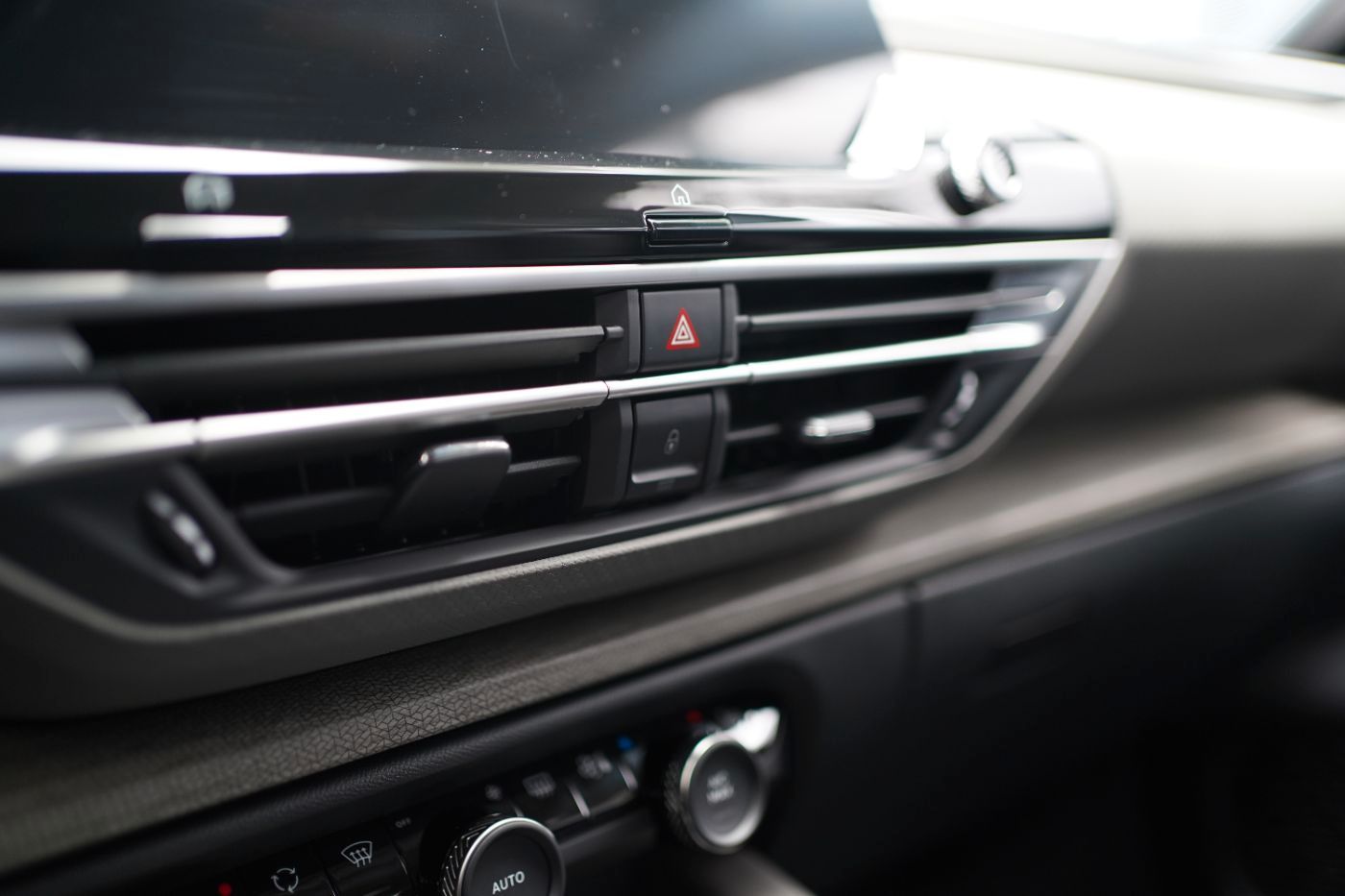 Fahrzeugabbildung Citroën C5 X Hybrid 145 DCS6 Plus Automatik Winter Paket
