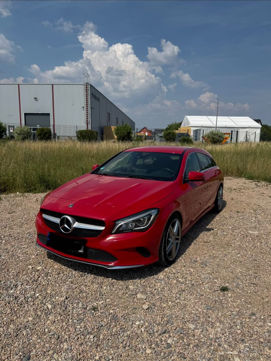 MERCEDES-BENZ CLA 220 Shooting Brake