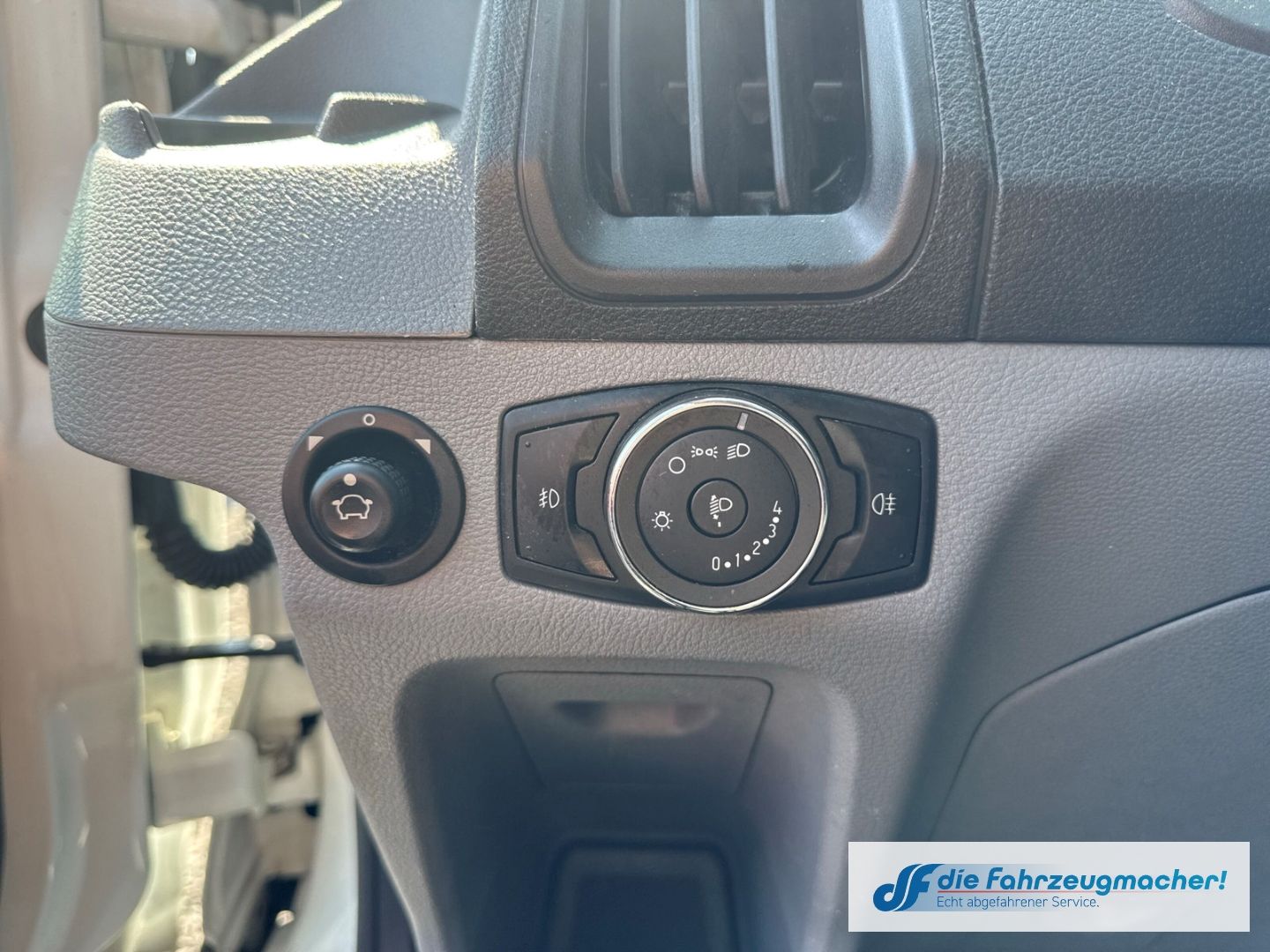 Fahrzeugabbildung Ford Transit Kombi 350 L3 Trend 2.2 TDCi DPF *1690 *K