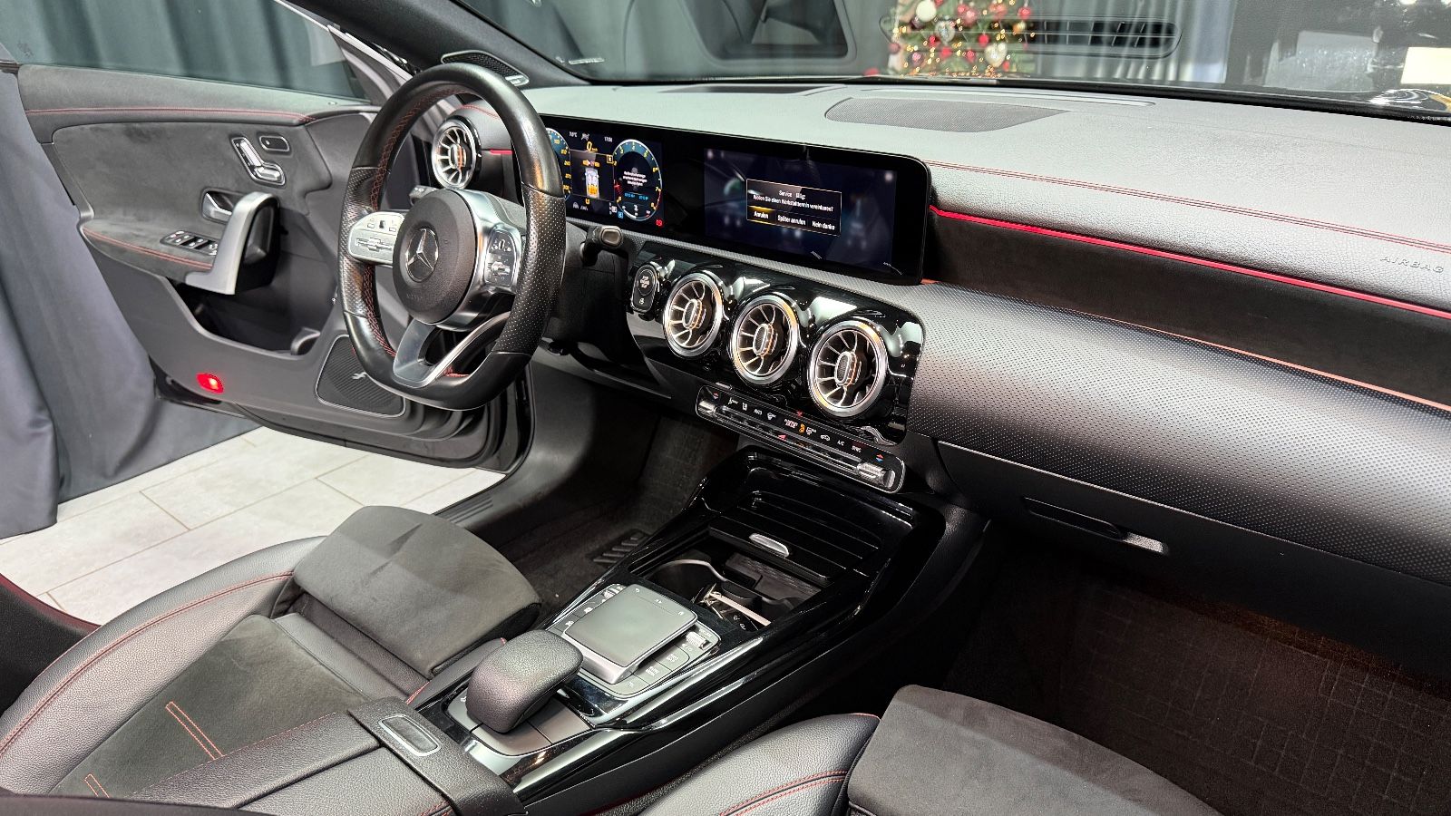 Fahrzeugabbildung Mercedes-Benz CLA 45 AMG Shooting Brake|BURMESTER|HEAD-UP|VOLL