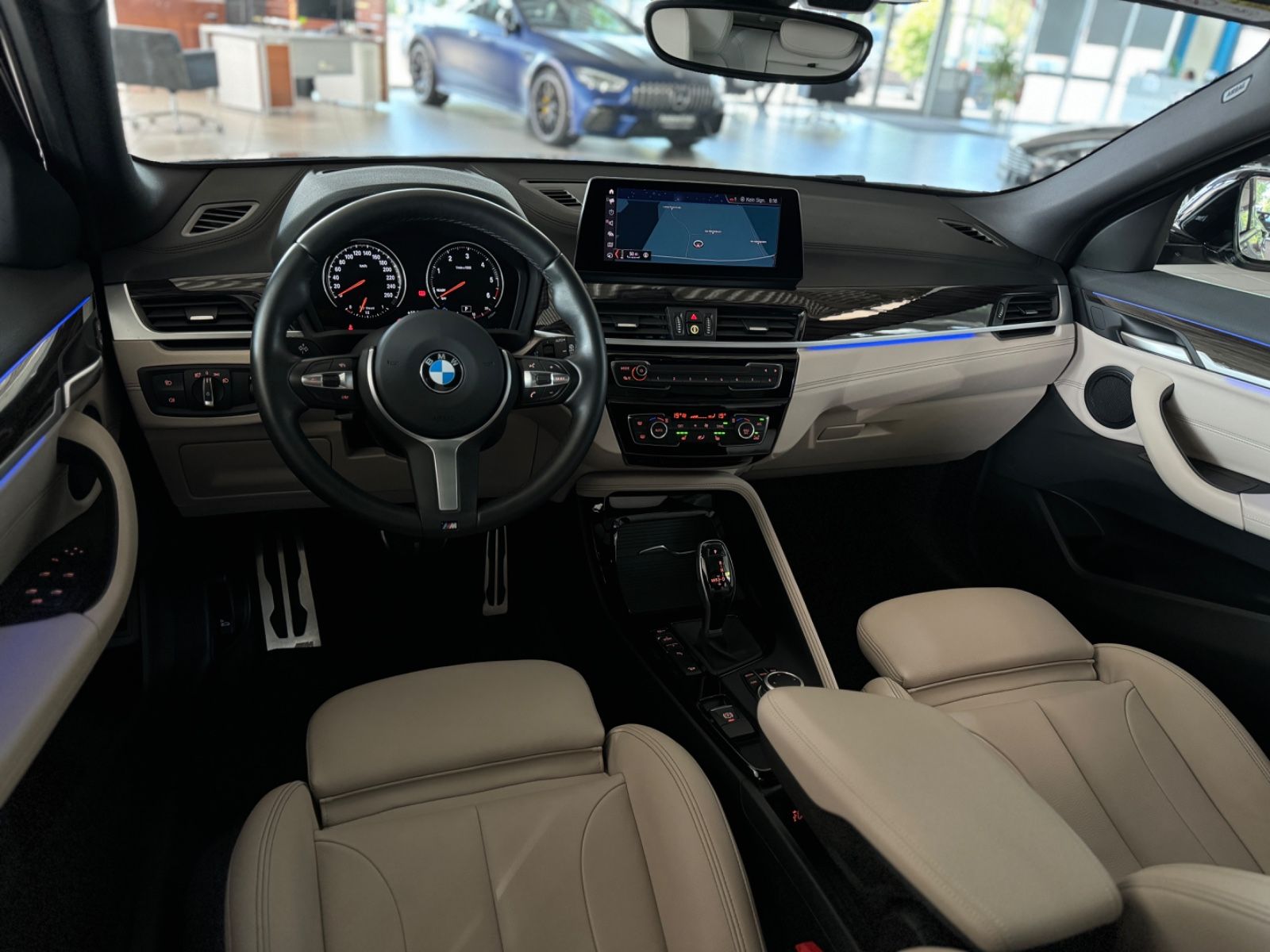 Fahrzeugabbildung BMW X2 xD20d M Sport Panorama Kamera HUD DAB Komfort