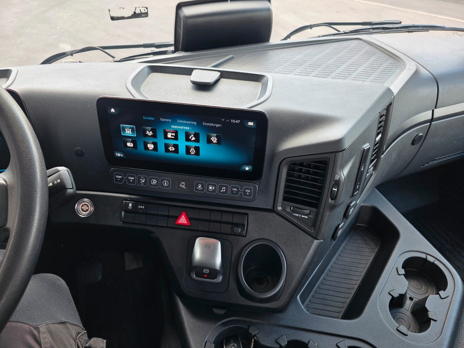 Fahrzeugabbildung Mercedes-Benz Arocs 1835 KK Heckkran Atlas 126.3E-A3L Funk