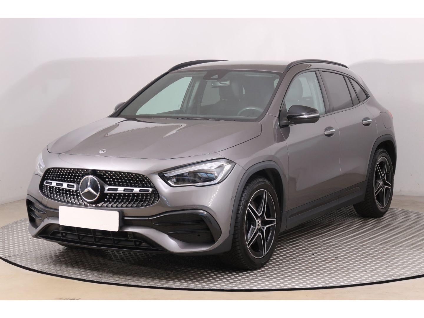 MERCEDES-BENZ GLA 200 d 4Matic AMG Line AHK+LED+Kamera+NightPa