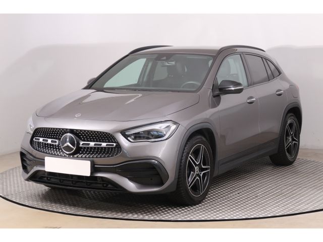 MERCEDES-BENZ GLA 200 d 4Matic AMG Line AHK+LED+Kamera+NightPa