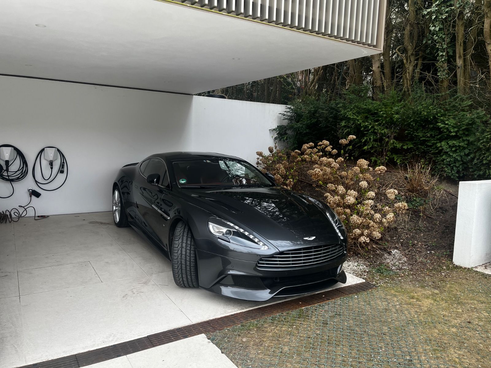 ASTON MARTIN Vanquish
