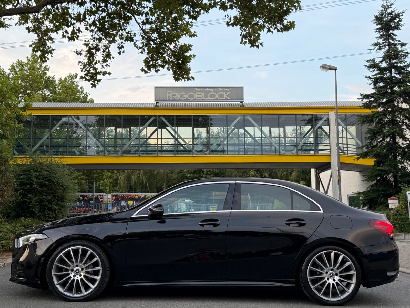 Mercedes-Benz A 200 d AMG-LINE SHZ 19ZOLL AMBIENTE foto 3