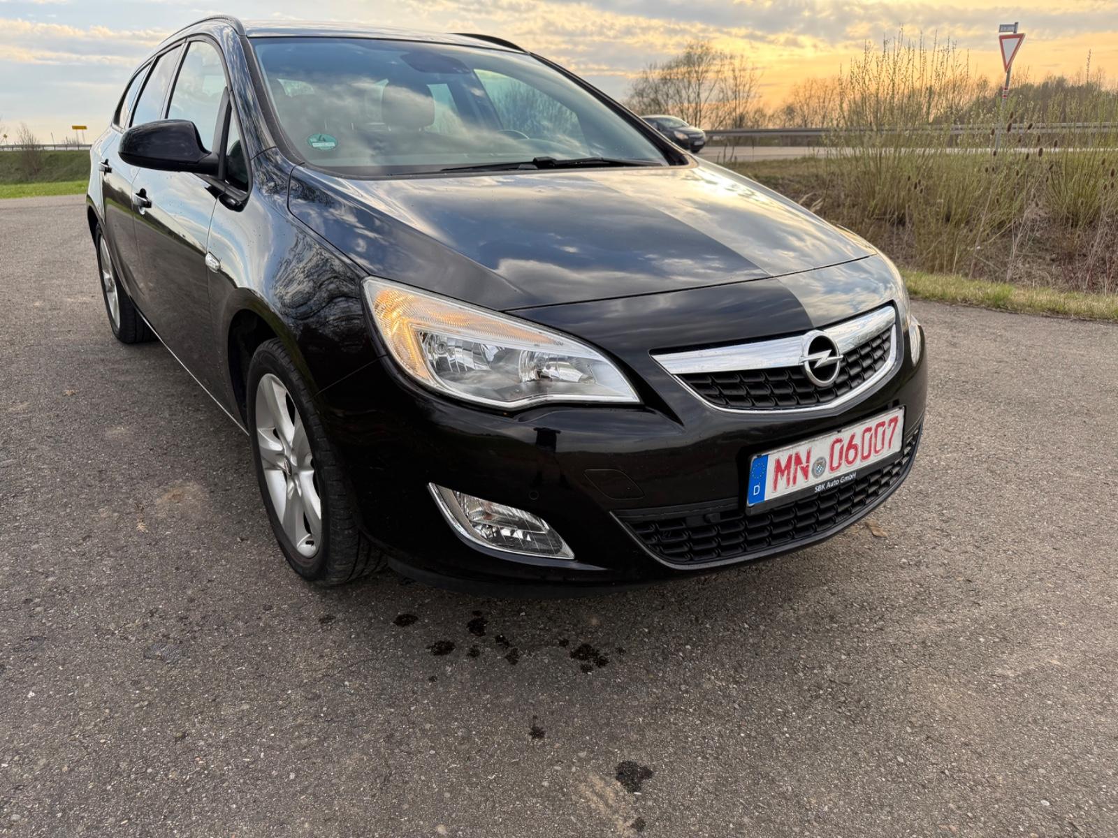 Opel Astra J Sports Tourer Design Edition