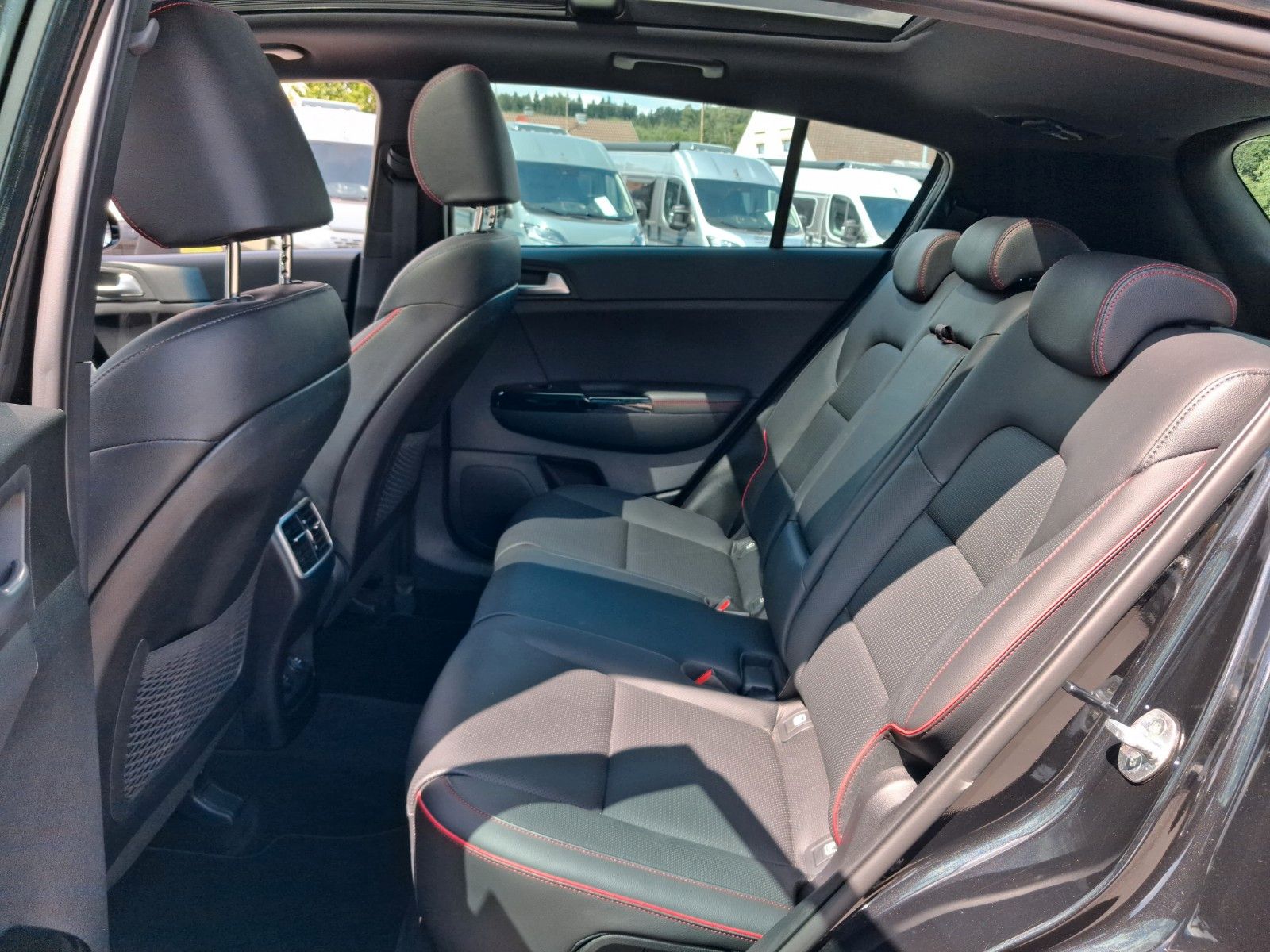 Fahrzeugabbildung Kia Sportage GT-Line 4WD Pano Leder uvm. 48V