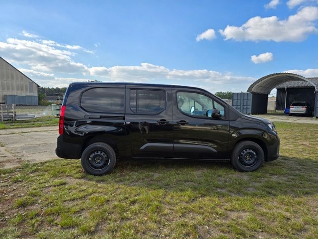 Fahrzeugabbildung Fiat Doblò 4 Kombi XL Rollstuhlgerecht Rollstuhlrampe