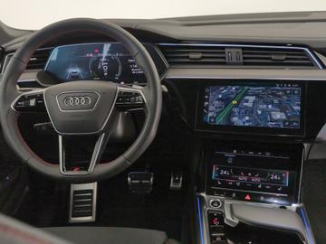 صورة 7 لـ 2024 AUDI Q8 E-TRON
