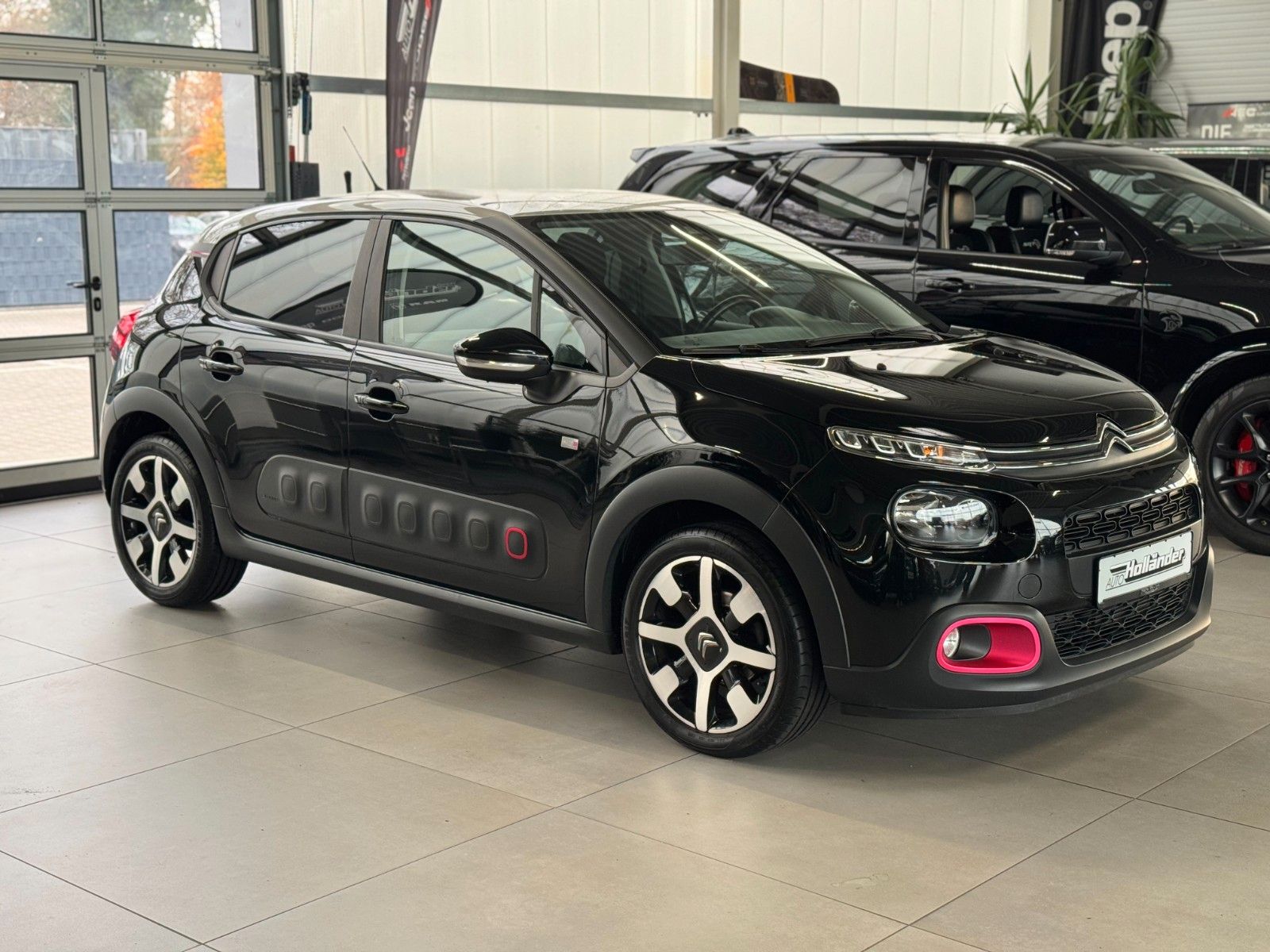 Fahrzeugabbildung Citroën C3 1.2 PurTech ELLE "DAB Navigation Kamera LM"